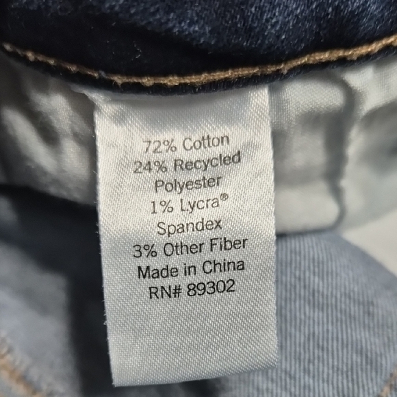 SO Women's Distressed Jean Shorts - Dark Blue Size 7/28W - Picture 11 of 13